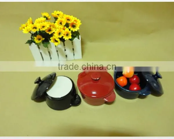 2014 Round High Quality Two Handles Colored Ceramic Bakeware Plate Set photo-4