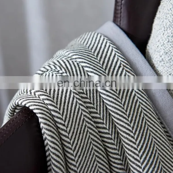 China Factofy Cheap 100% Cotton Skin Touch Decorative Washable Plain Throw Cable Knit Body Pillow Covers photo-2