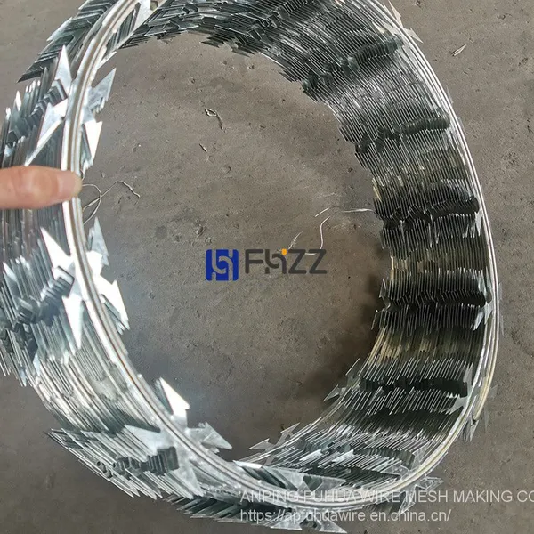 High Security Galvanized Concertina Barb CBT-60 45cm Diameter Galvanized Razor Wire photo-2