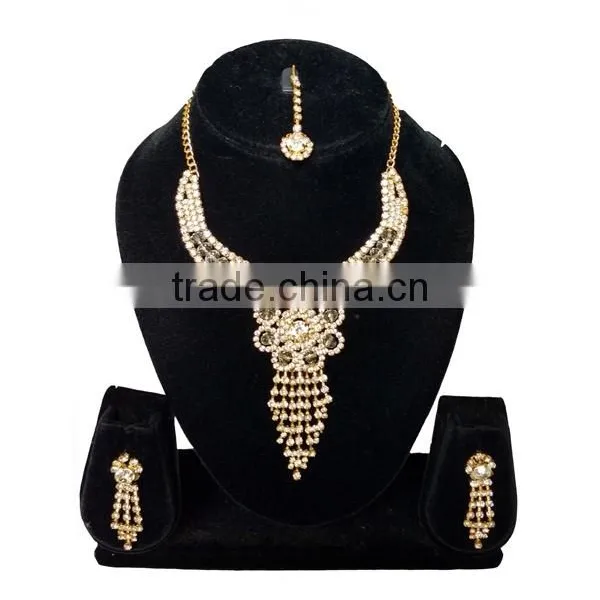 Necklace Set With Earing and Mang Tika photo-2