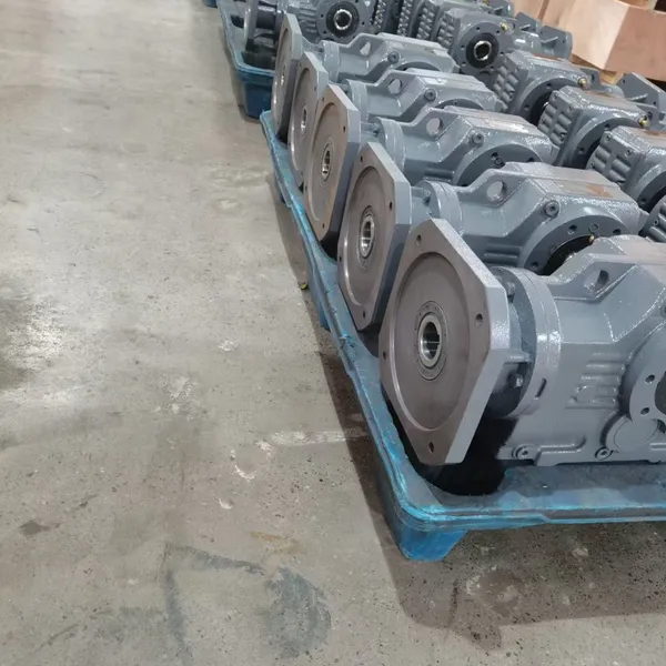 R77 Coaxial Helical Geared Motor Cast Iron Housing IEC Standard Transmission photo-2