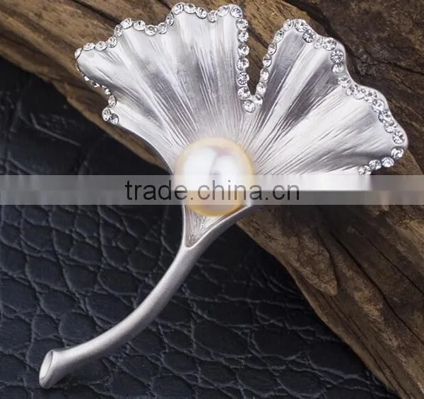 Slap-up Ginkgo Leaf Natural Pearl Brooch photo-4