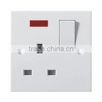 13A Single Socket and 1g Switch With Light of Wall Switch