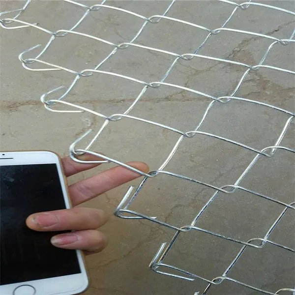 Factory Hot Sale Diamond Wire Mesh Chicken Fence PVC Black Coated Galvanized Chain Link Fence photo-3