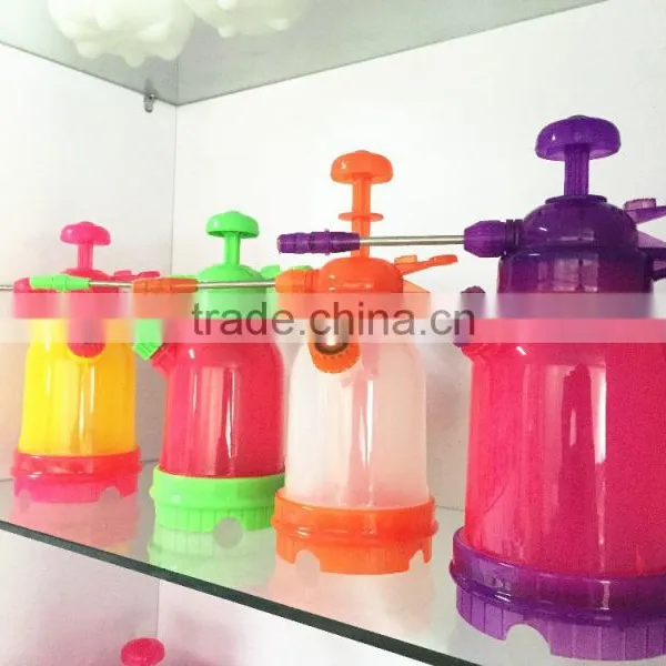 1.2L Portable Water Sprayer and Plastic Home Garden Sprayer With Automatic Vent Valve photo-4
