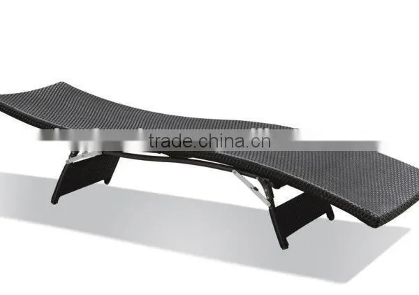ALL WEATHER OUTDOOR RATTAN FOLDABLE SUN LOUNGER photo-2