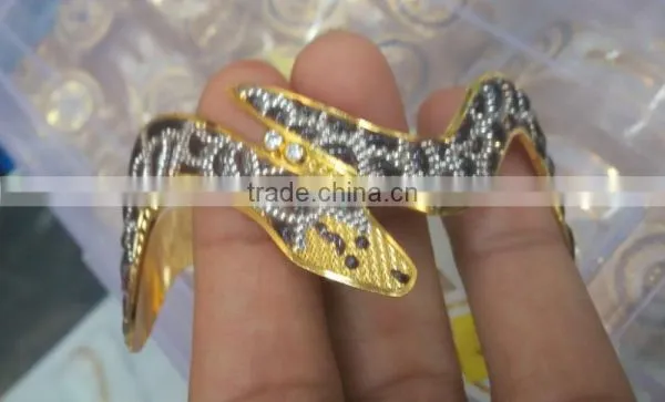 Snake Design Hand Carved 3 Tone Gold Plated BRACELET BANGLE photo-4