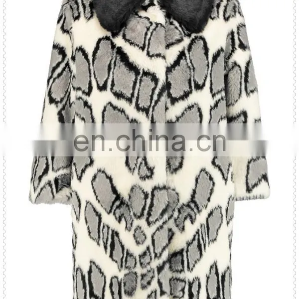 Best Selling Printed Long Faux Fur Coats Women Made in China photo-4