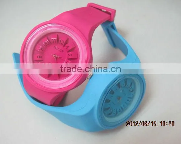 Chrysanthemum Dial Fashion Sport Silicone Rubber Quartz Sport Wristband Watch photo-4
