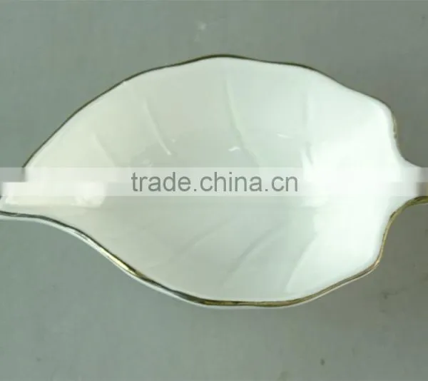 2016 Hot Sale Gold Edge Leaf-shaped Restaurant White Ceramic Dish for Wholesale photo-2
