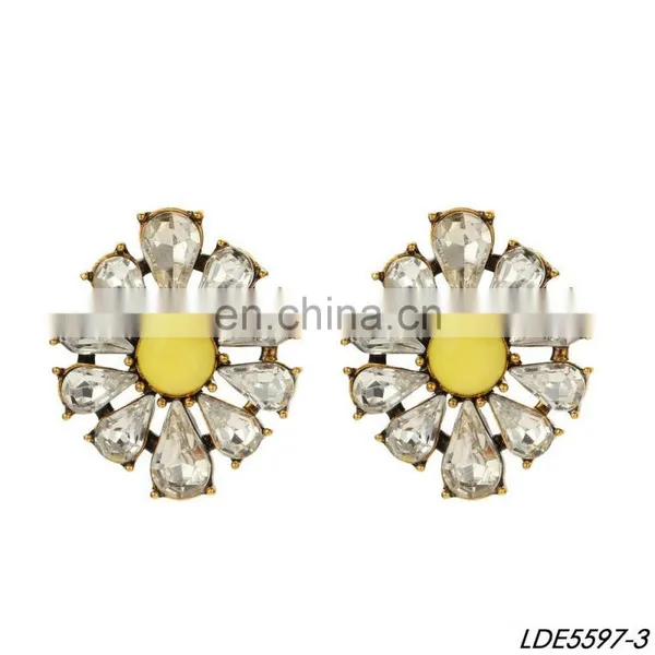 Daisy Crystals Stud Earrings Antique Gold Post Earrrings photo-4