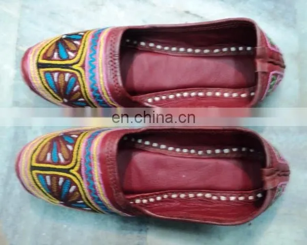NEW EMBRODIERY JUTTIS MIX MODELS PACK OF 50 PAIRS photo-5