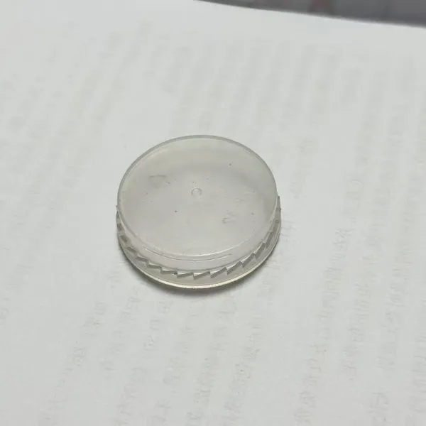 Tapa roscada OEM IATF16949 para recipiente de refrigerante automotriz, moldeado personalizado, resistencia al frío, alto torque, herramienta de sellado, Rusia