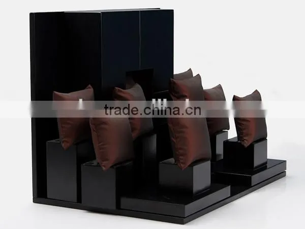 Charming Exhibition Watch Stand Showcase Pillow Stand Design Concept Piano Painting photo-2