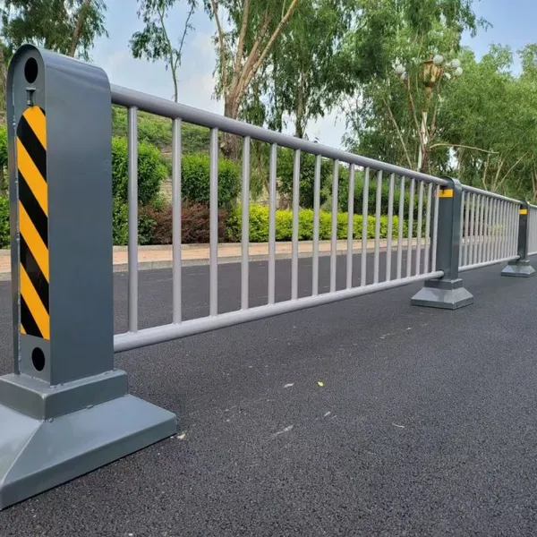 Steel Municipal Guardrail, 4.0m Length, 310mm Overall Height, 2.5mm Thickness, Hot-Dip Galvanized, Sidewalk Protection