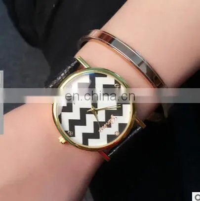 Fashion Women Casual Watches Ladies Wave Printing Wrist Watch Multicolor Leather Quartz Watch photo-3