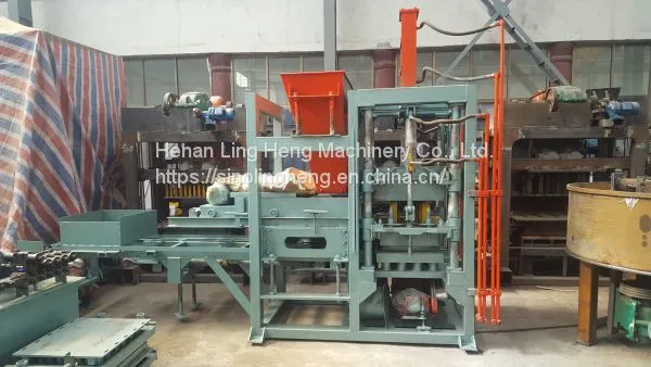 LINGHENG QT4-25 AUTOMATIC HOLLOW CEMENT BLOCK BRICK MAKING MACHINE PAVER BRICK MACHINE photo-3