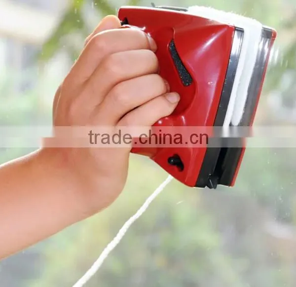 Easy to Grasp Red Magnetic Glass Cleaner photo-2