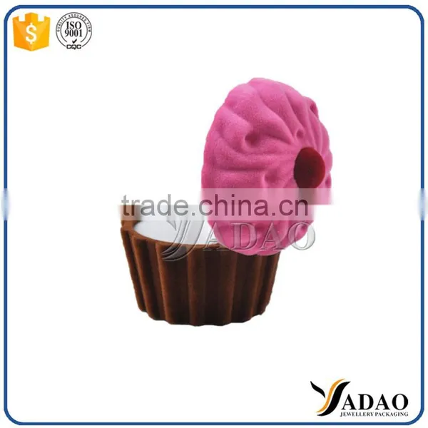 Cake Shape Flocking Velvet Jewelry Boxes Packaging photo-3
