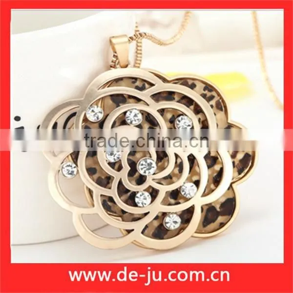 Fashion Charm Rose Crystal Sweater Necklace photo-2