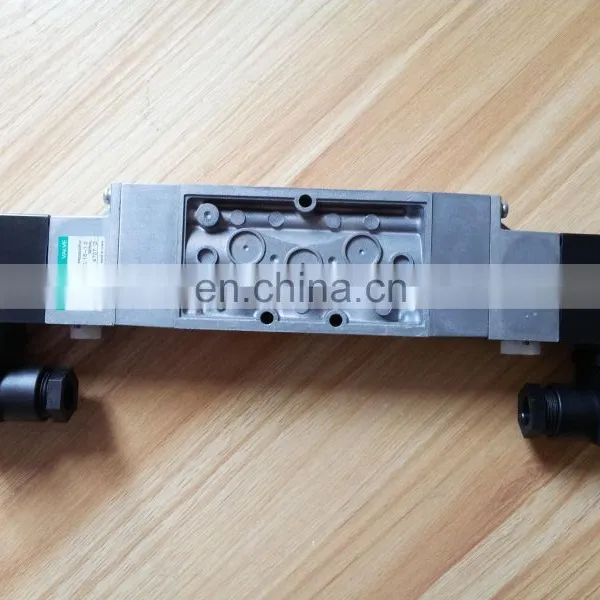 Water Magnetic Solenoid Valve CKD 4F330-10 photo-2