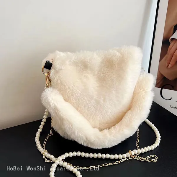 038Plush Bag Large Capacity Single Shoulder Oblique Cross Bag Fur Bag Female Bag Wholesale Discount photo-3