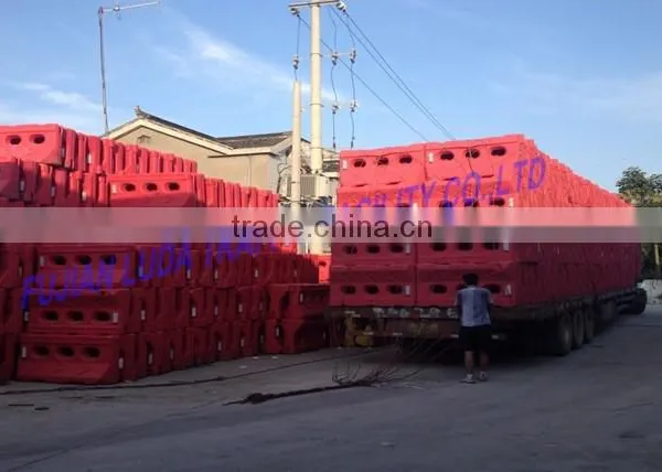Best Anti-crush Water Filled Traffic Barriers With Reflective Film photo-5