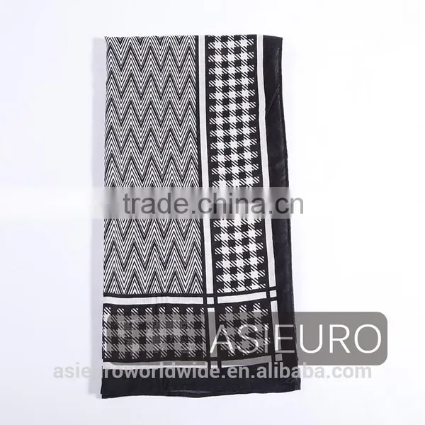 Big Sqaure Scarf With Placement Print, Unisex Fashion, BSCI and Sedex photo-2