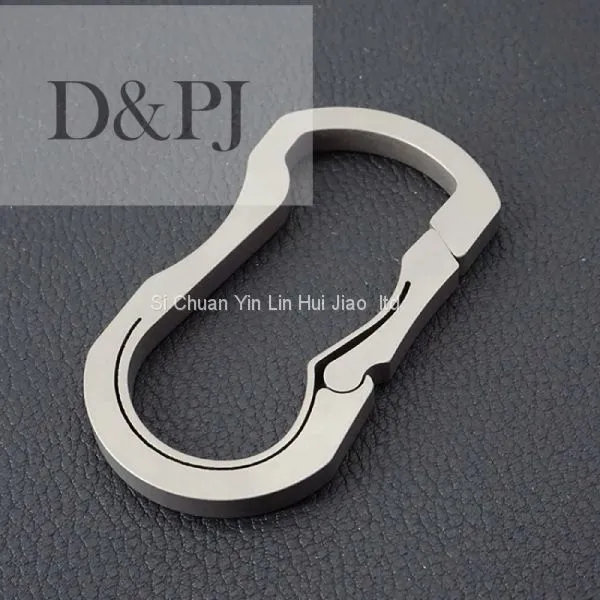 Ключница с карабинером в виде крючка из титана EDC