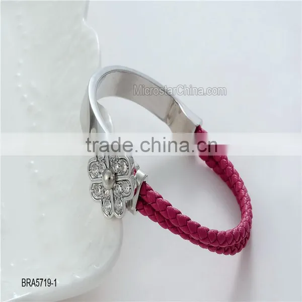 Plum-shaped Diamond Alloy Plating Red Leather Crystal Bangle photo-2