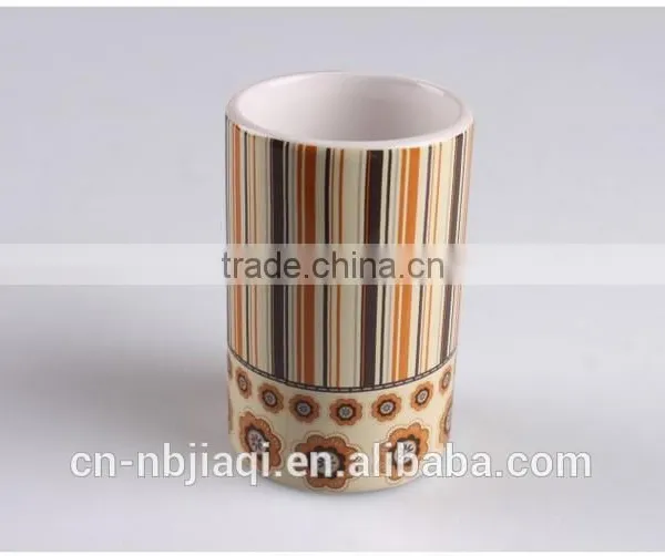 4pcs of Colorful Bathroom Accessories Set photo-4