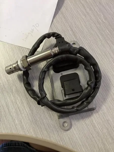 OE Member 1836059 5WK96619C 2011648 5WK96619D 151007052108 1744683 1793378 1836061 Truck 24V NOx Sensor Nitrogen Oxygen Sensor photo-2