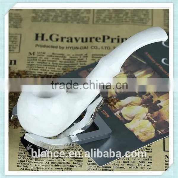 Ceramic Tobacco Pipe in White Smoking Pipe Design photo-3