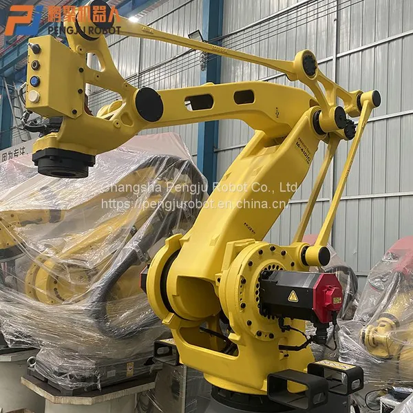 Робот Fanuc 410iC/110. Рабочий радиус - 2400 мм. Грузоподъемность - 110 кг. Четырехосевой робот для паллетирования.