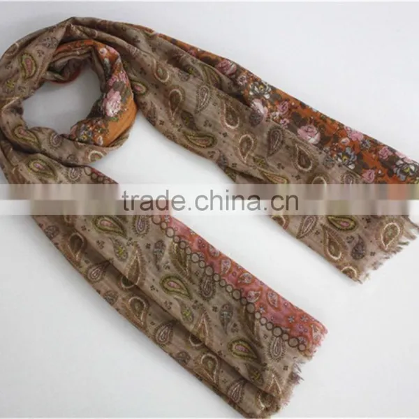 Flower and Paisley Printed Wool Scarf photo-4