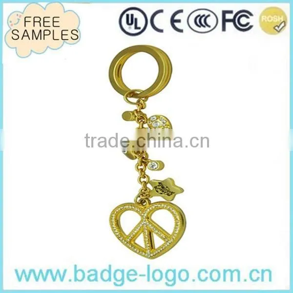Fashion Trends of Golden Heart- Shaped Key Chain