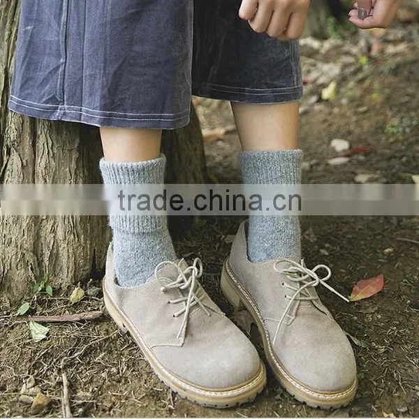 Zm33450a Cheap Wholesale Korean Style Retro Pure Color Winter Socks for Women photo-3