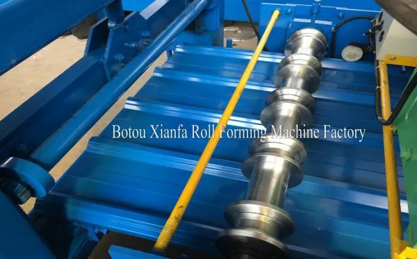 Trapezoidal Color Steel Roof Panel Cold Roll Forming Machine photo-4