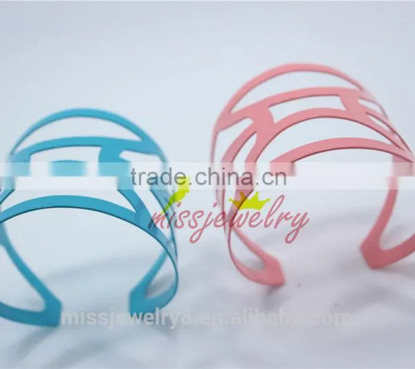 Fashion Cuff Bracelets for Women With Hollow Out Blue&Pink Color Irregular Pattern Bangles Bracelet for 2016 New Intrend Style photo-4