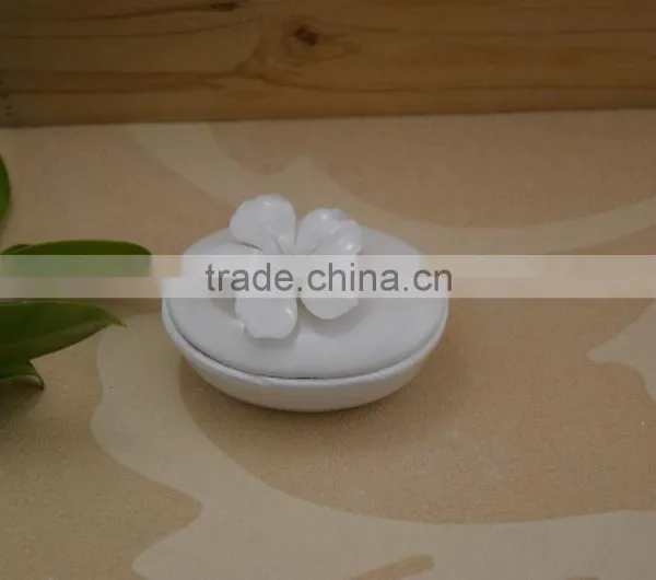 Hand Made White Porcelain Trinket Box With Flower Shape Design photo-2