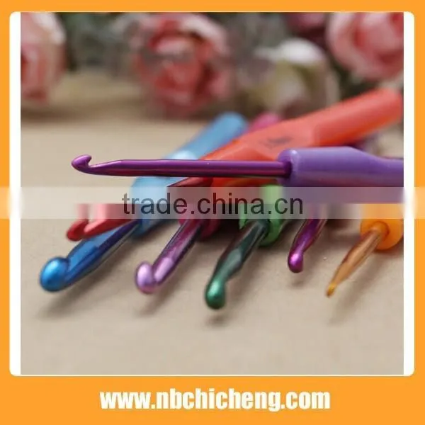 High Quality Plastic Handle Aluminum Crochet Hook photo-2