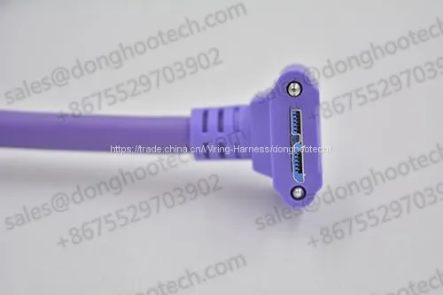 Высокогибкий кабель USB 3.0 типа Micro B с угловым разъемом и винтовым замком
