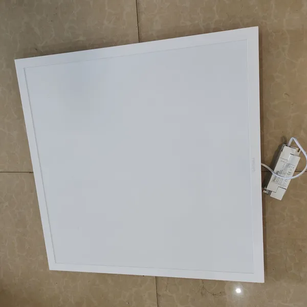 Philips Essential SmartBright Panel RC037V