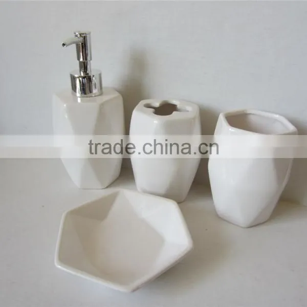 Porcelain Bathroom Accessories Set photo-5