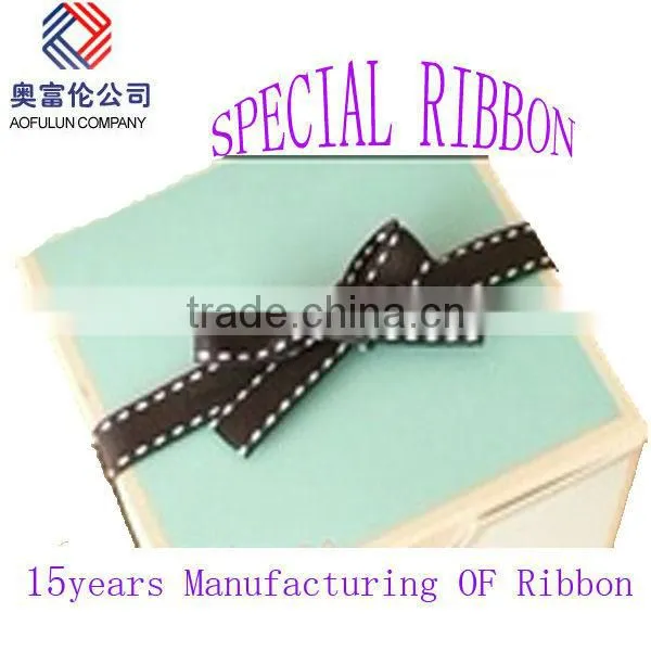 Gift boxes to decorate with ribbon