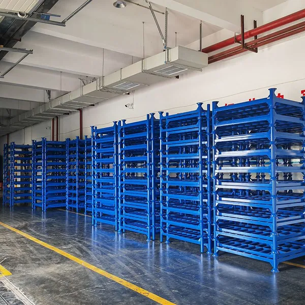 Contenedores de almacenamiento de plástico apilables multipropósito para aplicaciones en almacenes y granjas