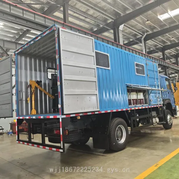 Sinotruk Howo Export-type Tool Vehicle, Mobile Maintenance Vehicle With Small Crane and Grease Dispenser photo-4