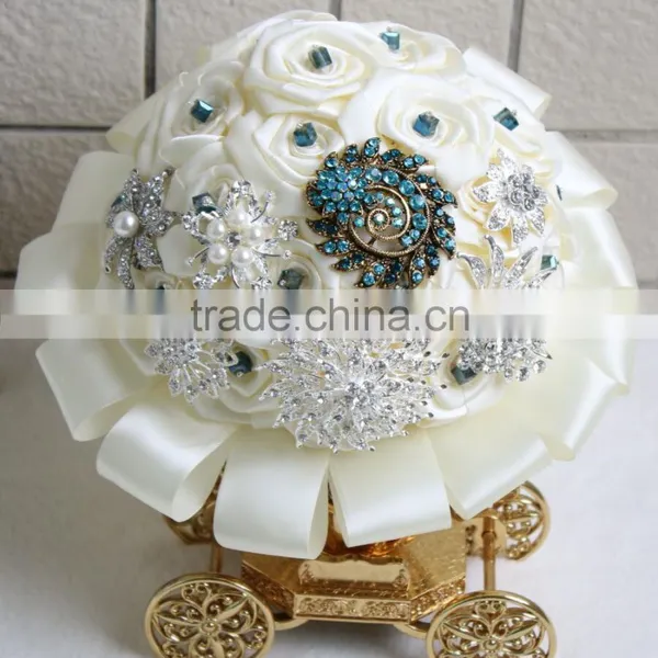 Elegant Bridal Bouquet With Brooch photo-3