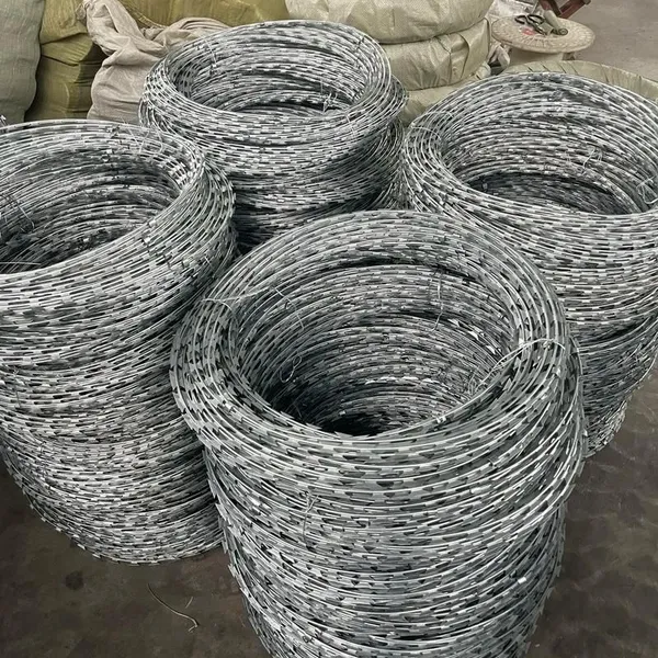 Wholesale Stainless Steel Straight Razor Barbed Wire/Barb Wire/Razor Wire Price BOLI