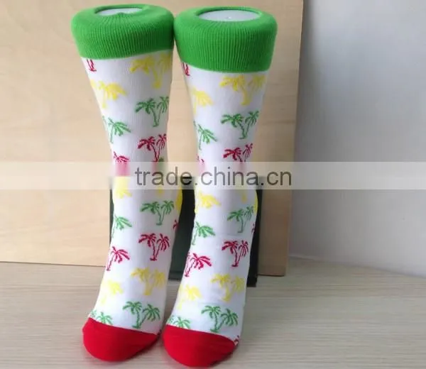 Small MOQ Hot Selling 200 Needles Combed Cotton Maple Leaf Design Socks for Women photo-2